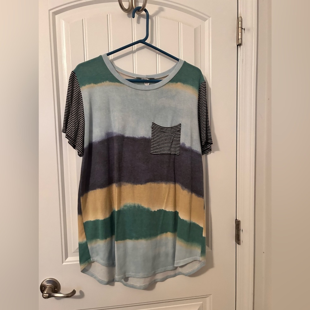 Short sleeve different blues pocket on front size 2X